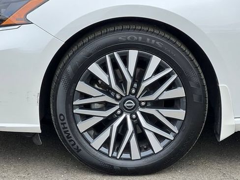 Used 2024 Nissan Altima 2.5 SV FWD image 31