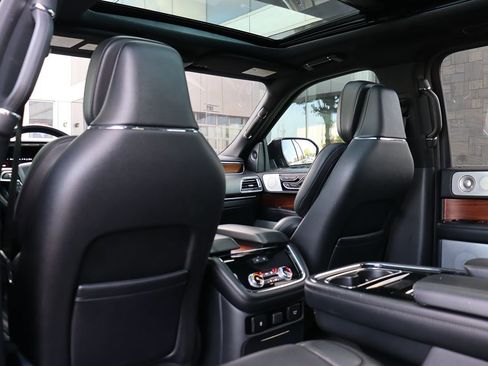 Used 2019 Lincoln Navigator L Reserve image 35