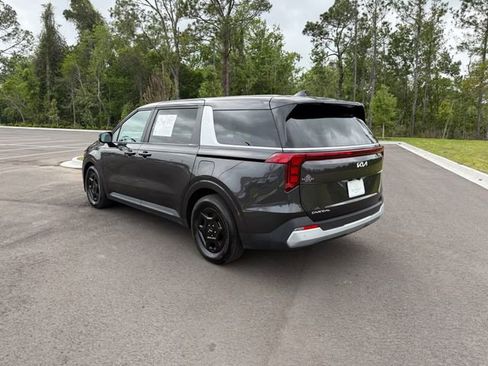 Used 2025 Kia Carnival FWD image 3