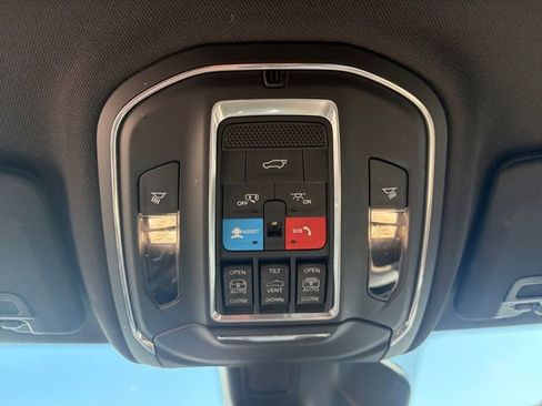 Used 2023 Jeep Grand Cherokee L Limited AWD/4WD image 11