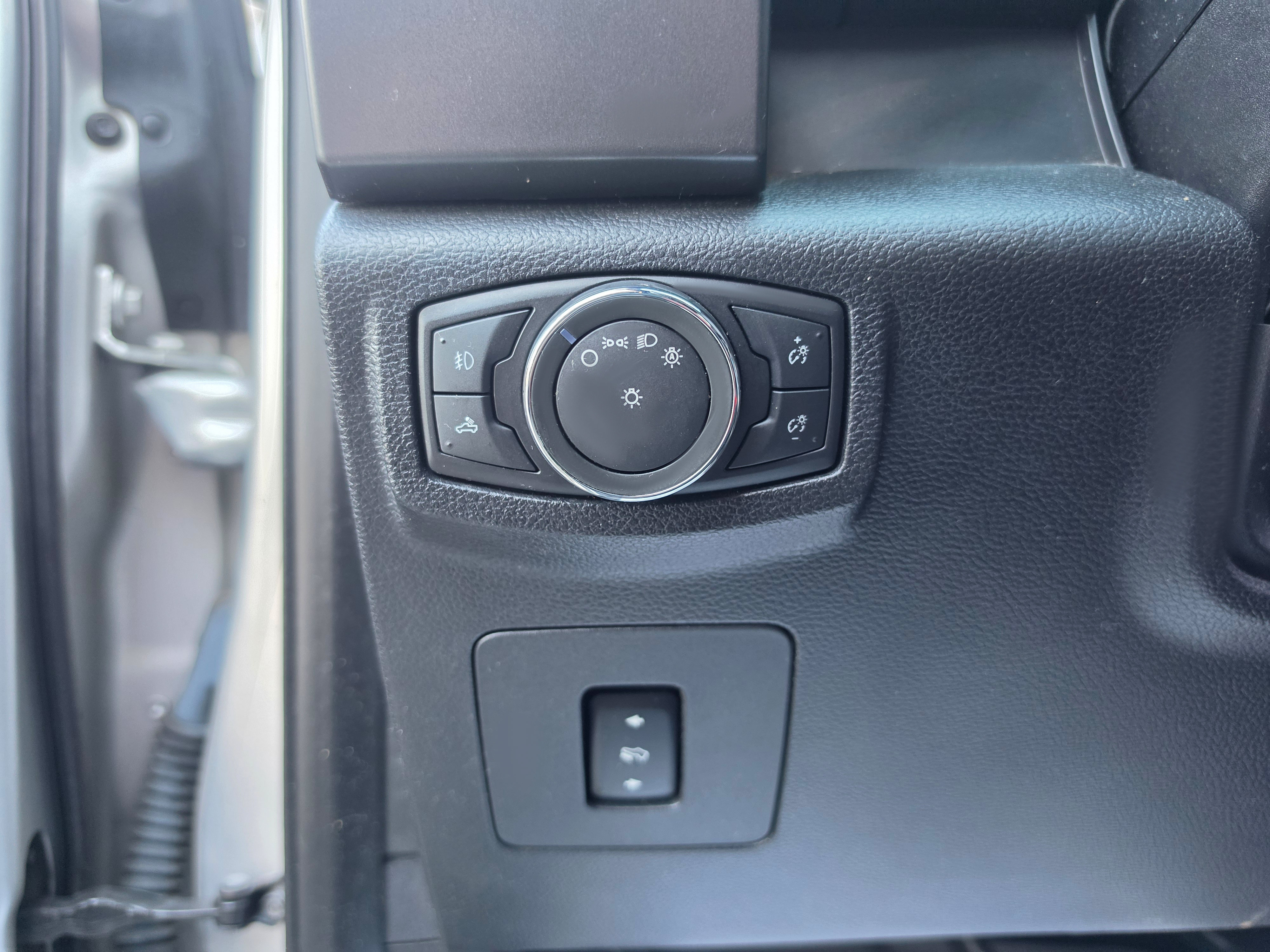 Used 2016 Ford F150 XLT w/ Equipment Group 302A Luxury AWD/4WD image 17