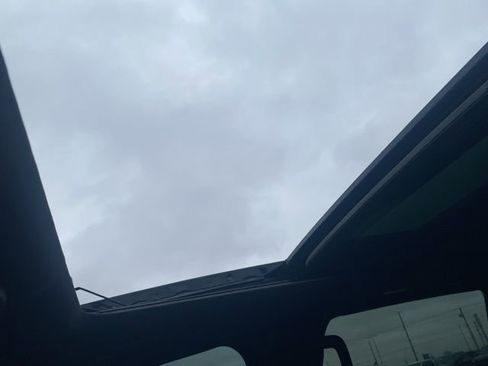 Used 2020 Nissan Titan PRO-4X w/ Pro-4x Convenience Package image 17