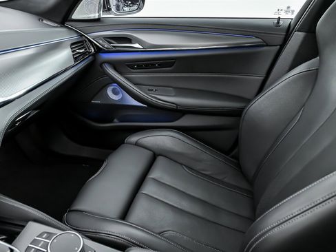 Used 2020 BMW M5 w/ Executive Package image 40