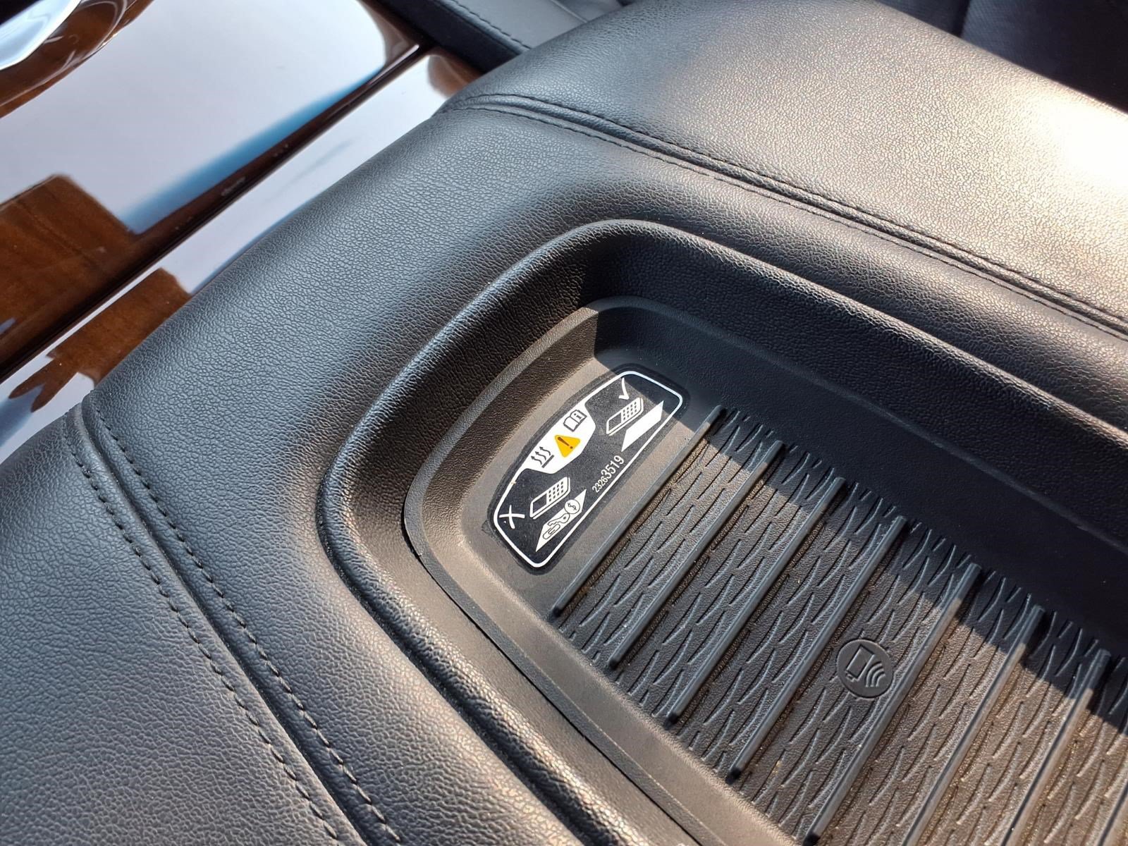 Used 2020 Cadillac Escalade Luxury RWD image 26