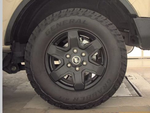 Used 2025 Ford Bronco Outer Banks AWD/4WD image 15