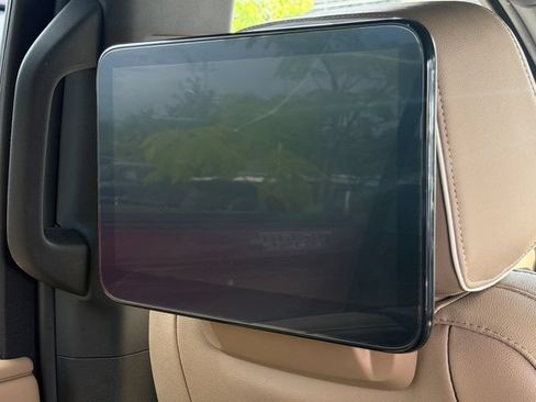 Used 2023 Chevrolet Suburban Premier w/ Premium Package RWD image 10