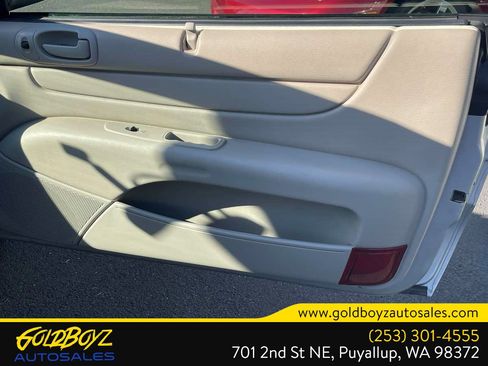 Used 2005 Chrysler Sebring Convertible FWD image 29