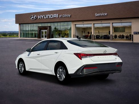 New 2026 Hyundai Elantra Hybrid FWD image 5