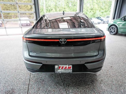 Used 2024 Toyota Crown AWD/4WD image 3