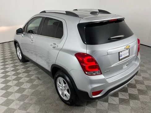 Used 2018 Chevrolet Trax LT w/ LT Convenience Package FWD image 5