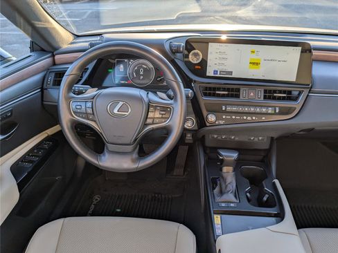 Certified 2025 Lexus ES 300h w/ Premium Package image 16