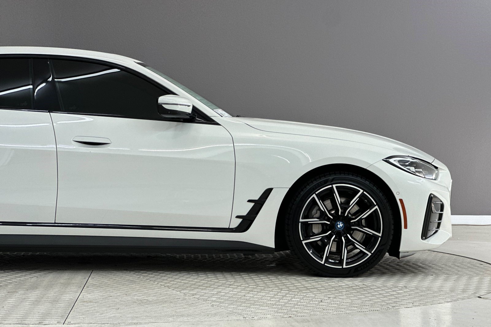 Used 2023 BMW i4 eDrive40 w/ M Sport Package RWD image 36