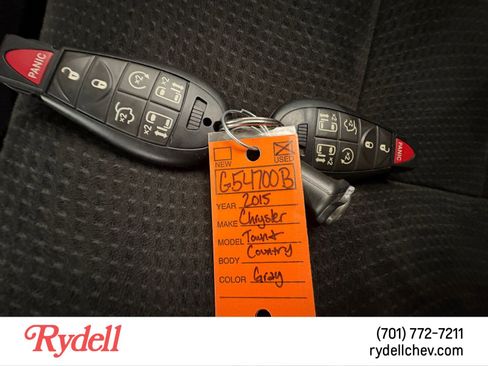 Used 2015 Chrysler Town & Country Touring w/ Driver Convenience Group image 22
