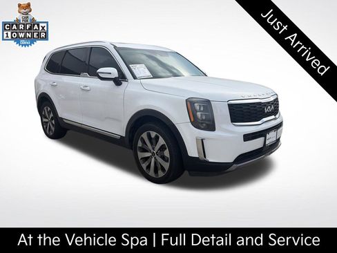 Certified 2022 Kia Telluride EX w/ EX Premium Package FWD image 3