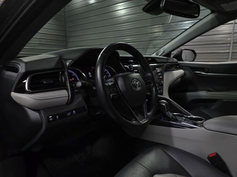 Used 2019 Toyota Camry XLE image 10