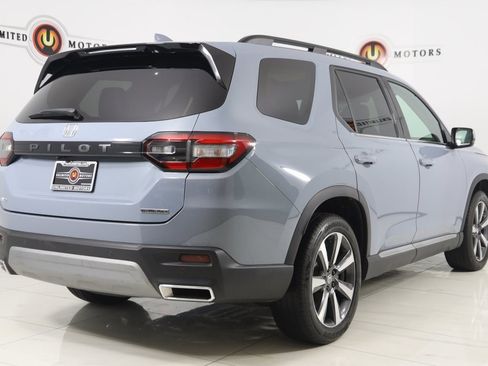 Used 2023 Honda Pilot Touring image 3