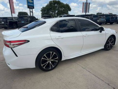Used 2019 Toyota Camry SE FWD image 8