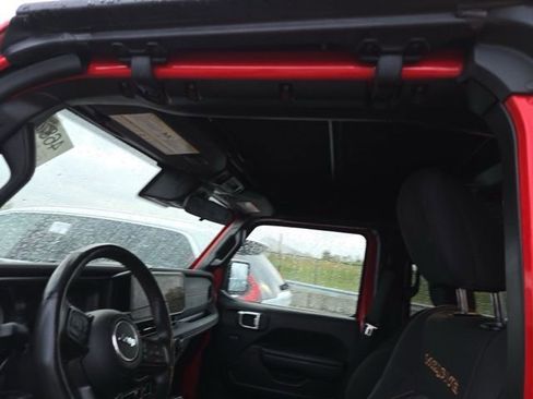 Used 2024 Jeep Gladiator Mojave w/ Convenience Group image 12