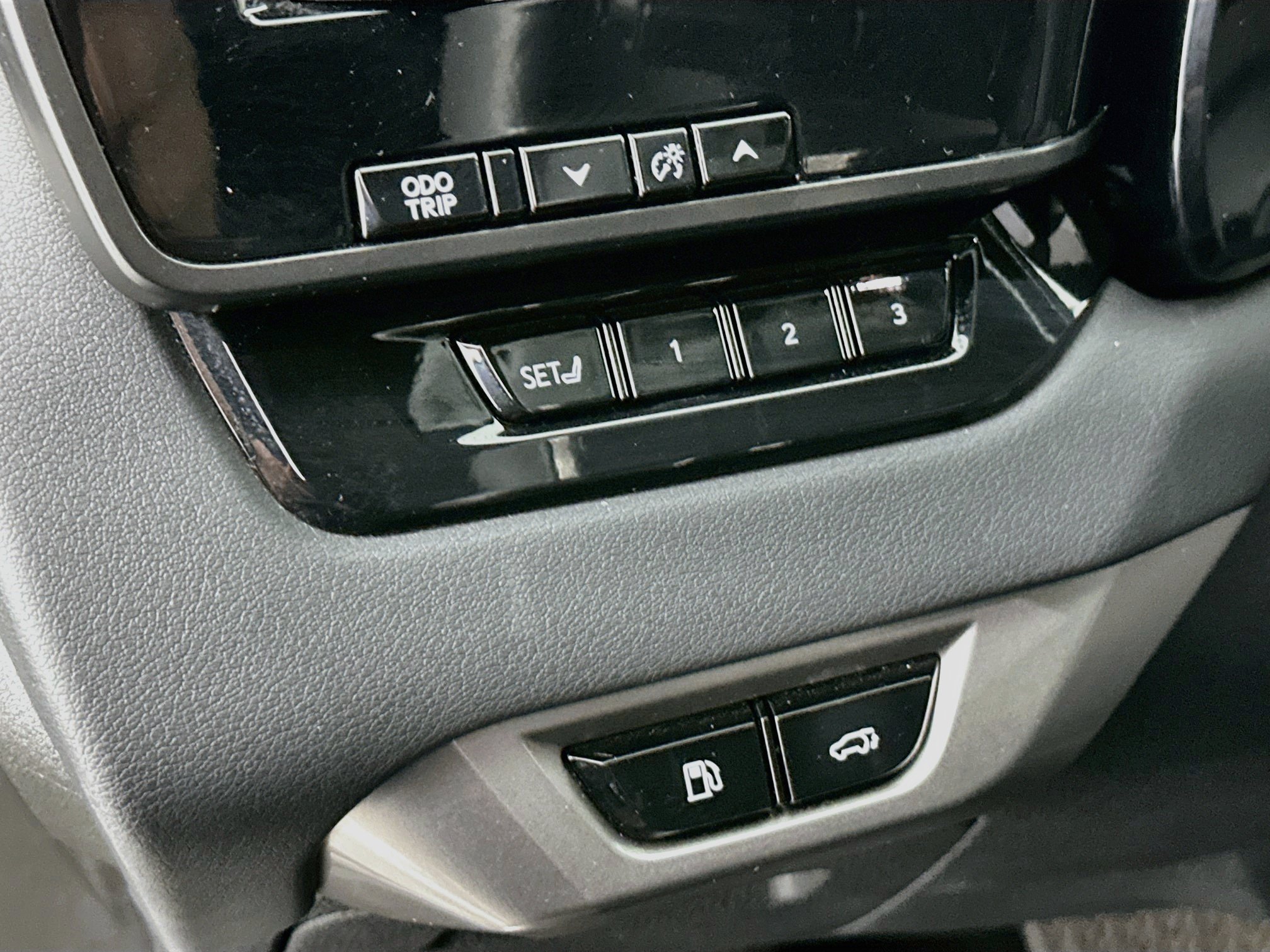Used 2024 Lexus RX 350 Premium w/ Convenience Package FWD image 17