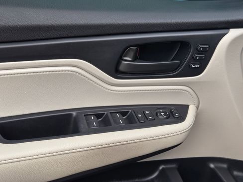 Certified 2025 Honda Odyssey EX-L image 11