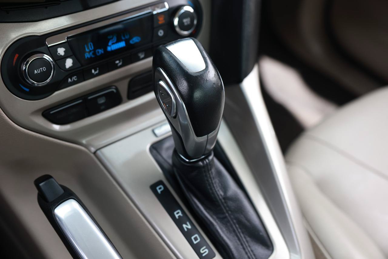 Used 2012 Ford Focus SEL FWD image 39
