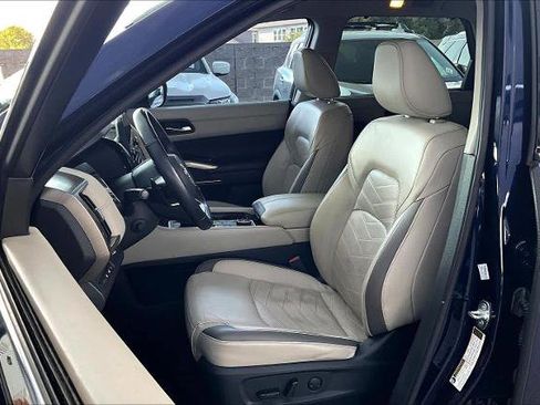 Certified 2022 Nissan Pathfinder Platinum w/ Lighting Package (N93) image 7