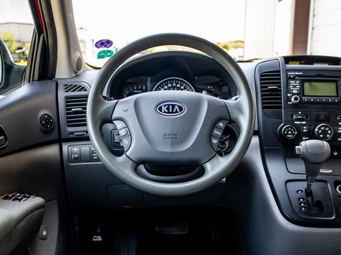 Used 2012 Kia Sedona LX FWD image 26