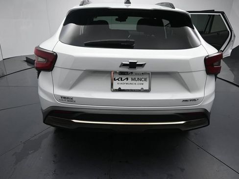 Used 2024 Chevrolet Trax ACTIV w/ Sunroof Package FWD image 9