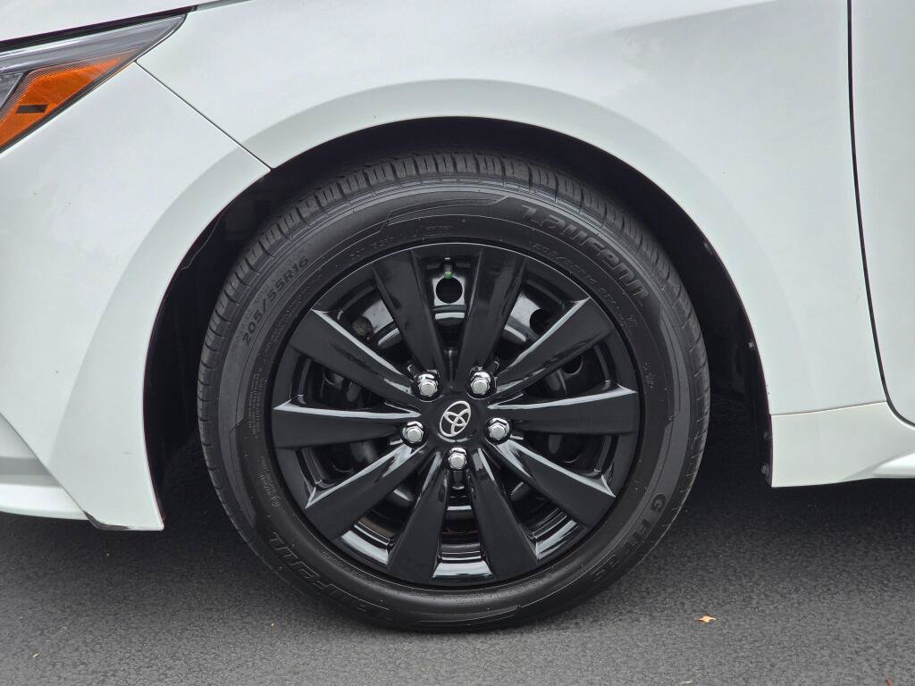 Used 2023 Toyota Corolla LE w/ Carpet Mat Package (TMS) FWD image 17
