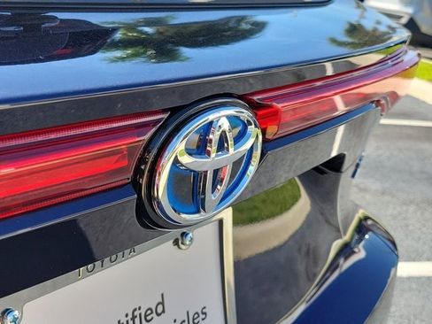 Used 2023 Toyota Venza XLE image 5