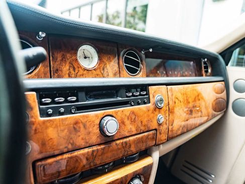Used 2004 Rolls-Royce Phantom Sedan RWD image 28