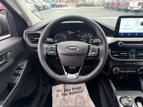 Used 2022 Ford Escape SE w/ Cold Weather Package image 19