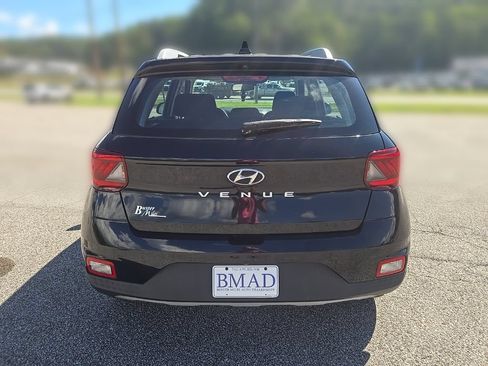 Used 2022 Hyundai Venue SEL FWD image 11