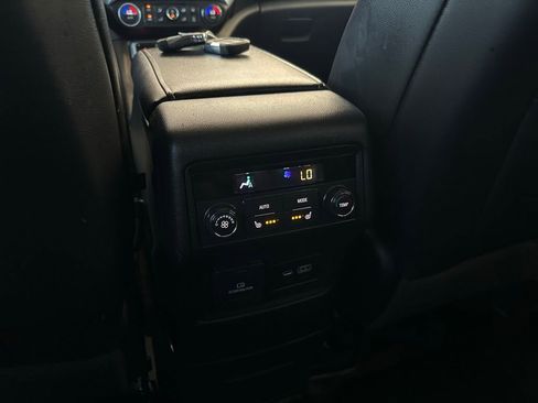 Certified 2023 GMC Acadia SLT w/ Preferred Package image 23