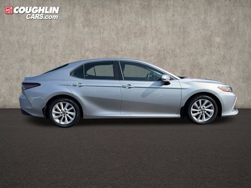 Used 2022 Toyota Camry LE w/ Convenience Package FWD image 10