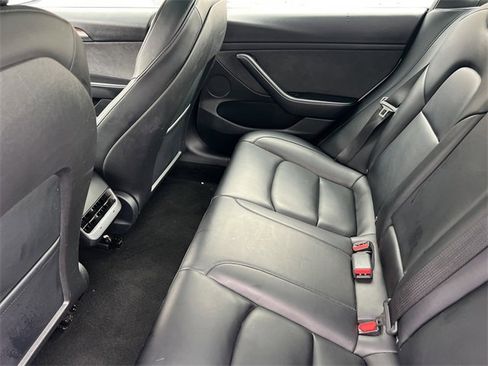 Used 2022 Tesla Model 3 Standard Range image 16
