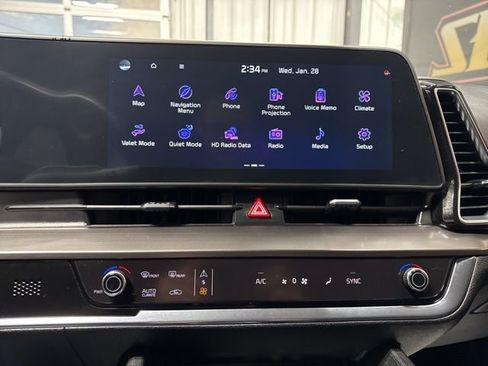 Used 2024 Kia Sportage EX image 10