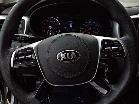 Used 2019 Kia Sorento LX image 12