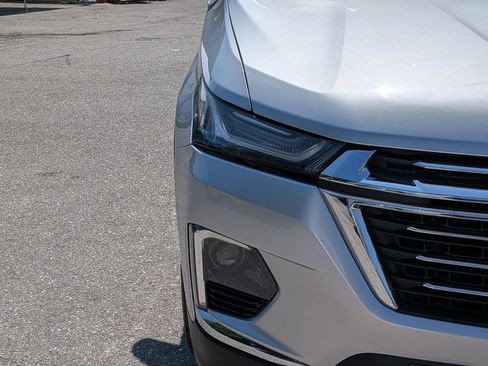 Used 2022 Chevrolet Traverse LT FWD image 10