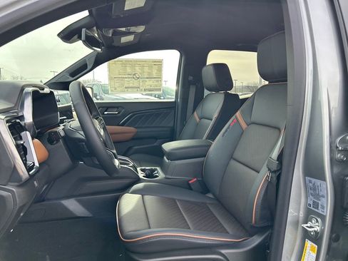 New 2026 GMC Canyon AT4 w/ AT4 Premium Package image 17