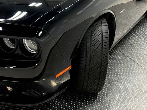 Used 2018 Dodge Challenger R/T w/ Performance Handling Group RWD image 38