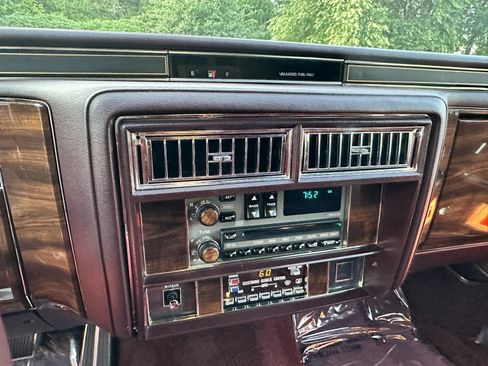 Used 1987 Cadillac Brougham RWD image 22