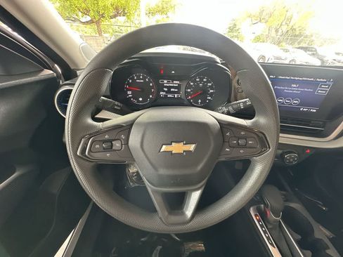 Used 2025 Chevrolet Trax LS FWD image 15