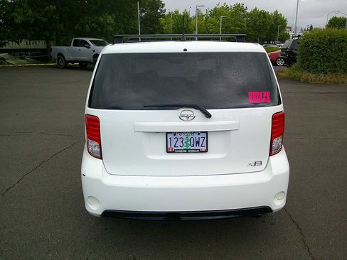 Used 2015 Scion xB FWD image 4