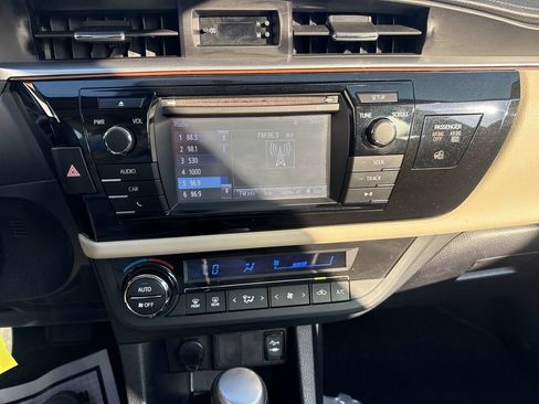 Used 2016 Toyota Corolla LE FWD image 13