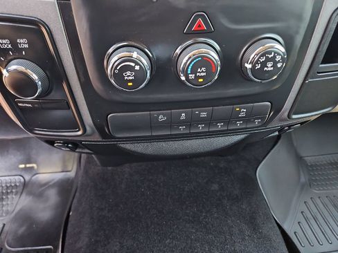 Used 2017 RAM 2500 Tradesman w/ Chrome Appearance Group AWD/4WD image 19