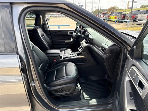 Used 2023 Ford Explorer XLT w/ Equipment Group 202A RWD image 14