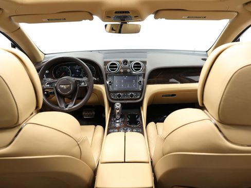 Used 2018 Bentley Bentayga AWD/4WD image 32