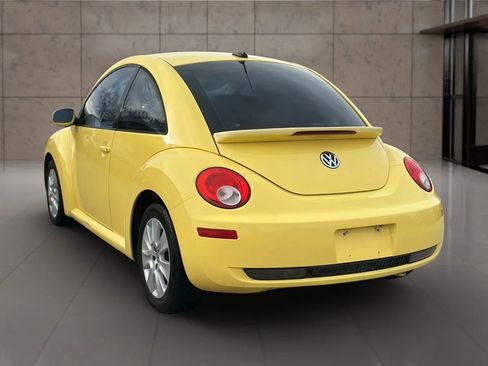 Used 2009 Volkswagen Beetle Coupe image 3