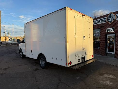 Used 2015 GMC Savana 3500 image 2